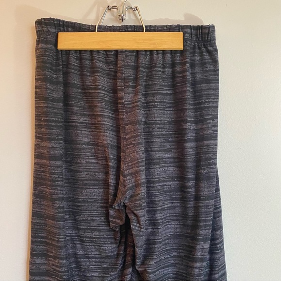 Sweetlegs. Leggings. Grey/black. Size large. Elastic waist. Full length. - Picture 5 of 8